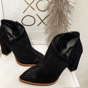 Size 8.5 Vince Camuto Lorca Booties